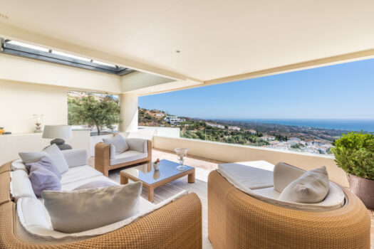 3 Bed Penthouse Apartment for sale in Altos de los Monteros, Costa del Sol