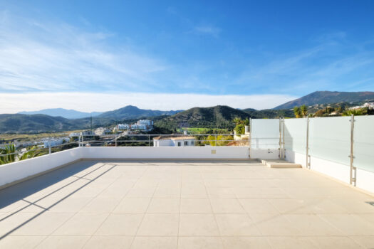 4 Bed Detached Villa for sale in Benahavis, Costa del Sol