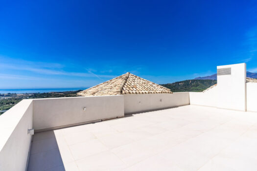 4 Bed Penthouse Apartment for sale in Benahavis, Costa del Sol