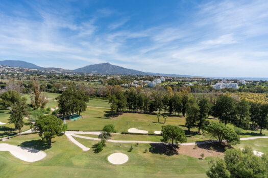 3 Bed Penthouse Apartment for sale in Atalaya, Costa del Sol