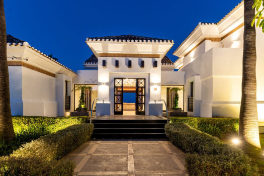 5 Bed Detached Villa for sale in Los Flamingos, Costa del Sol