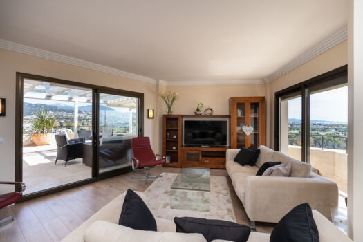 3 Bed Penthouse Apartment for sale in Atalaya, Costa del Sol