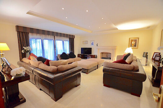 5 Bed Detached Villa for sale in Los Flamingos, Costa del Sol