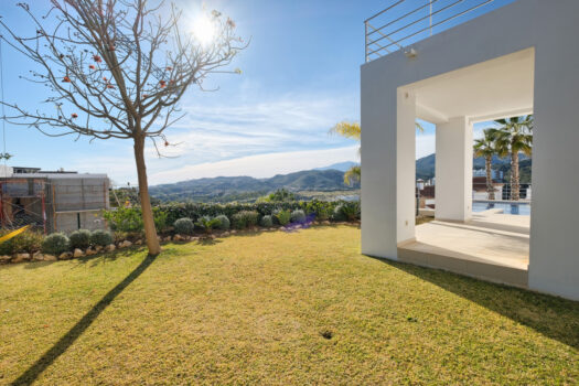 4 Bed Detached Villa for sale in Benahavis, Costa del Sol