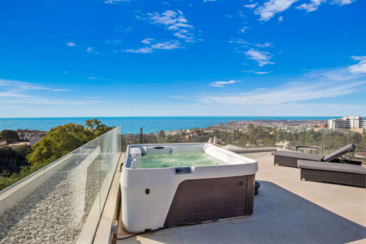4 Bed Detached Villa for sale in Fuengirola, Costa del Sol