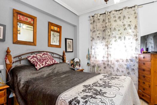 Coastal Tranquility: Top Floor Bungalow in Aguas Nuevas, Torrevieja.