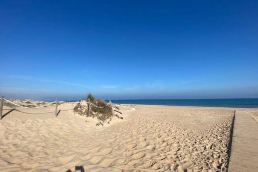 Large corner apartment just 50 meters from the beach in the famous area of La Mata.