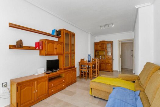 Opportunity in La Mata town with 3 bedrooms, garage and storage room