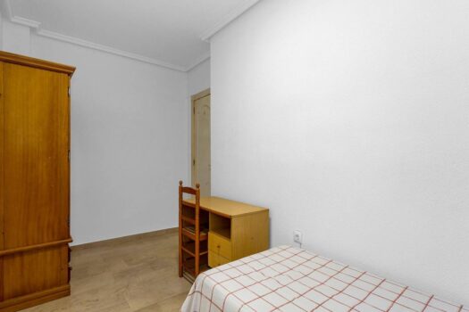 Opportunity in La Mata town with 3 bedrooms, garage and storage room