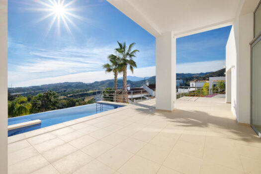 4 Bed Detached Villa for sale in Benahavis, Costa del Sol