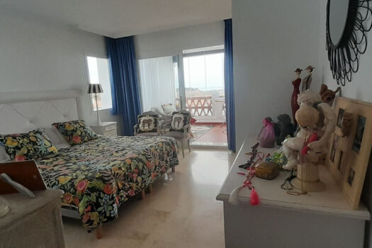 2 Bed Middle Floor Apartment for sale in Calahonda, Costa del Sol