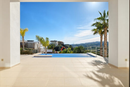 4 Bed Detached Villa for sale in Benahavis, Costa del Sol