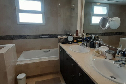 2 Bed Middle Floor Apartment for sale in Calahonda, Costa del Sol