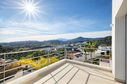 4 Bed Detached Villa for sale in Benahavis, Costa del Sol
