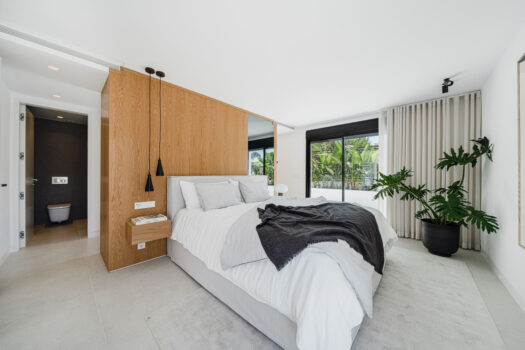 4 Bed Detached Villa for sale in Nueva Andalucia, Costa del Sol