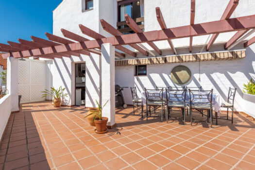 4 Bed Penthouse Apartment for sale in Nueva Andalucia, Costa del Sol