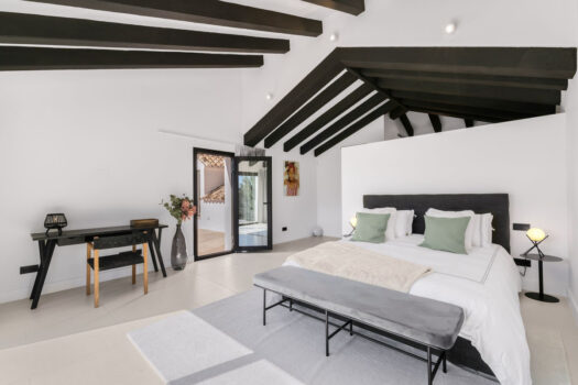 Samostatná 5 lůžková vila na prodej v Nueva Andalucia, Costa del Sol