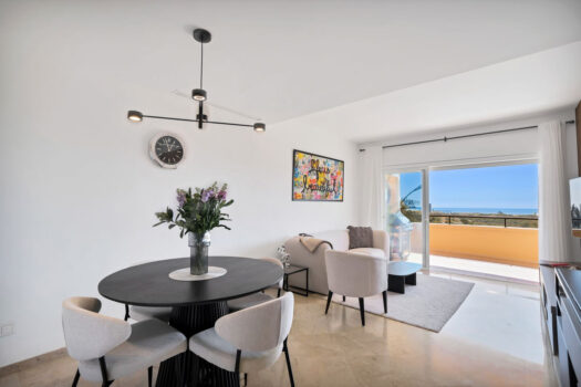 2 Bed Middle Floor Apartment for sale in Elviria, Costa del Sol