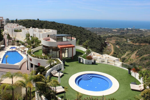 2 Bed Penthouse Apartment for sale in Altos de los Monteros, Costa del Sol