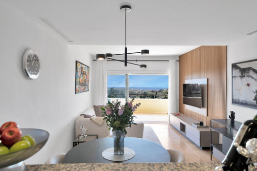 2 Bed Middle Floor Apartment for sale in Elviria, Costa del Sol