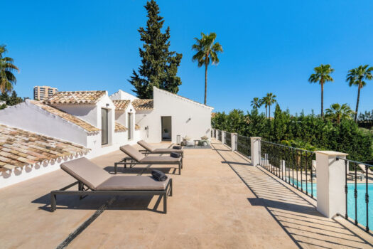 Samostatná 5 lůžková vila na prodej v Nueva Andalucia, Costa del Sol