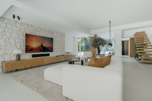 4 Bed Detached Villa for sale in Nueva Andalucia, Costa del Sol