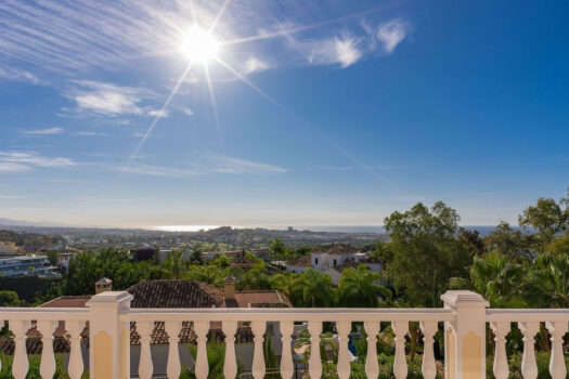 5 Bed Detached Villa for sale in Benahavis, Costa del Sol