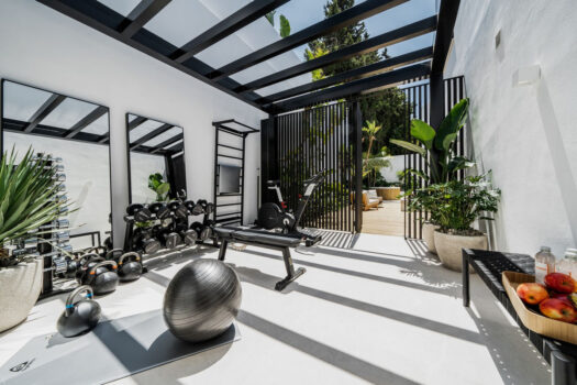 4 Bed Detached Villa for sale in Nueva Andalucia, Costa del Sol