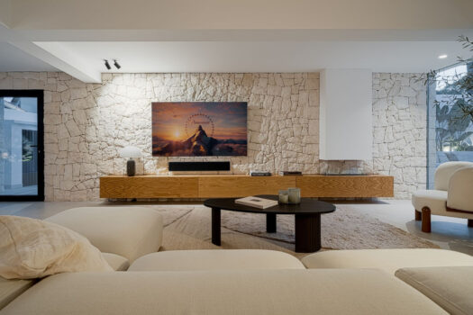4 Bed Detached Villa for sale in Nueva Andalucia, Costa del Sol