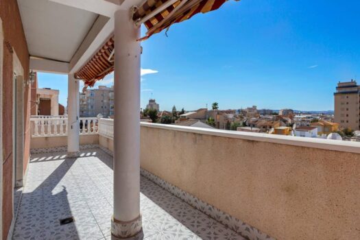 Fantastic Penthouse with Large Terrace and Clear Views Garage and community pool in Torrevieja