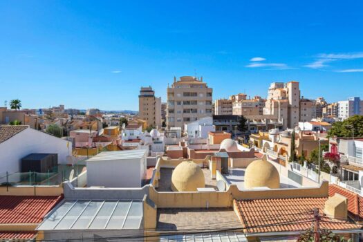 Fantastic Penthouse with Large Terrace and Clear Views Garage and community pool in Torrevieja