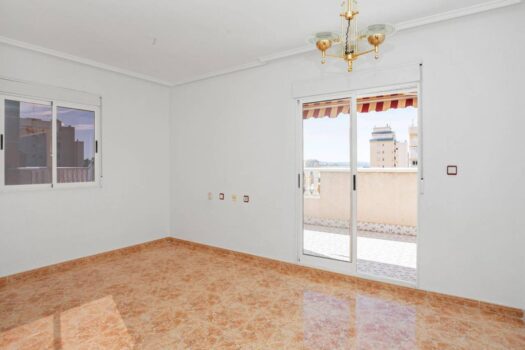 Fantastic Penthouse with Large Terrace and Clear Views Garage and community pool in Torrevieja