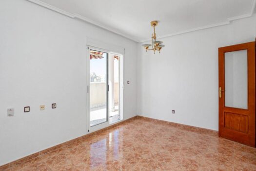 Fantastic Penthouse with Large Terrace and Clear Views Garage and community pool in Torrevieja
