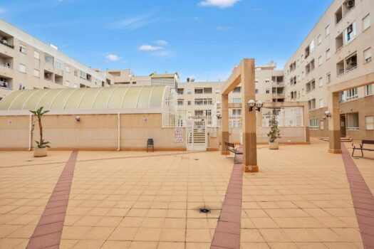 Apartment with pool and two bedrooms in Torrevieja