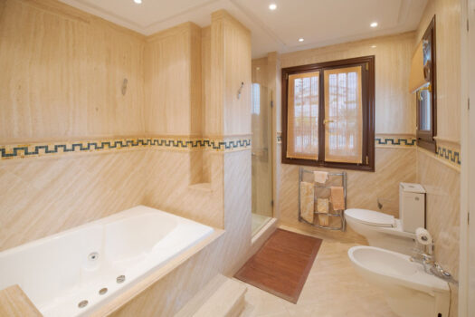 3 Bed Ground Floor Apartment for sale in The Golden Mile, Costa del Sol